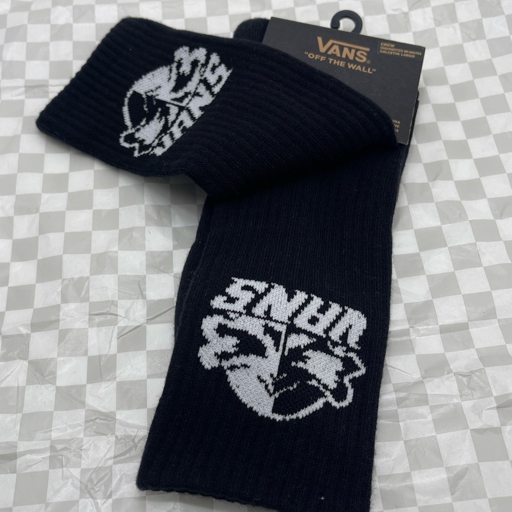 Vans Major Type Crew Socks (1 pair)
with jacquard art of a sinister skull - Picture 5 of 16